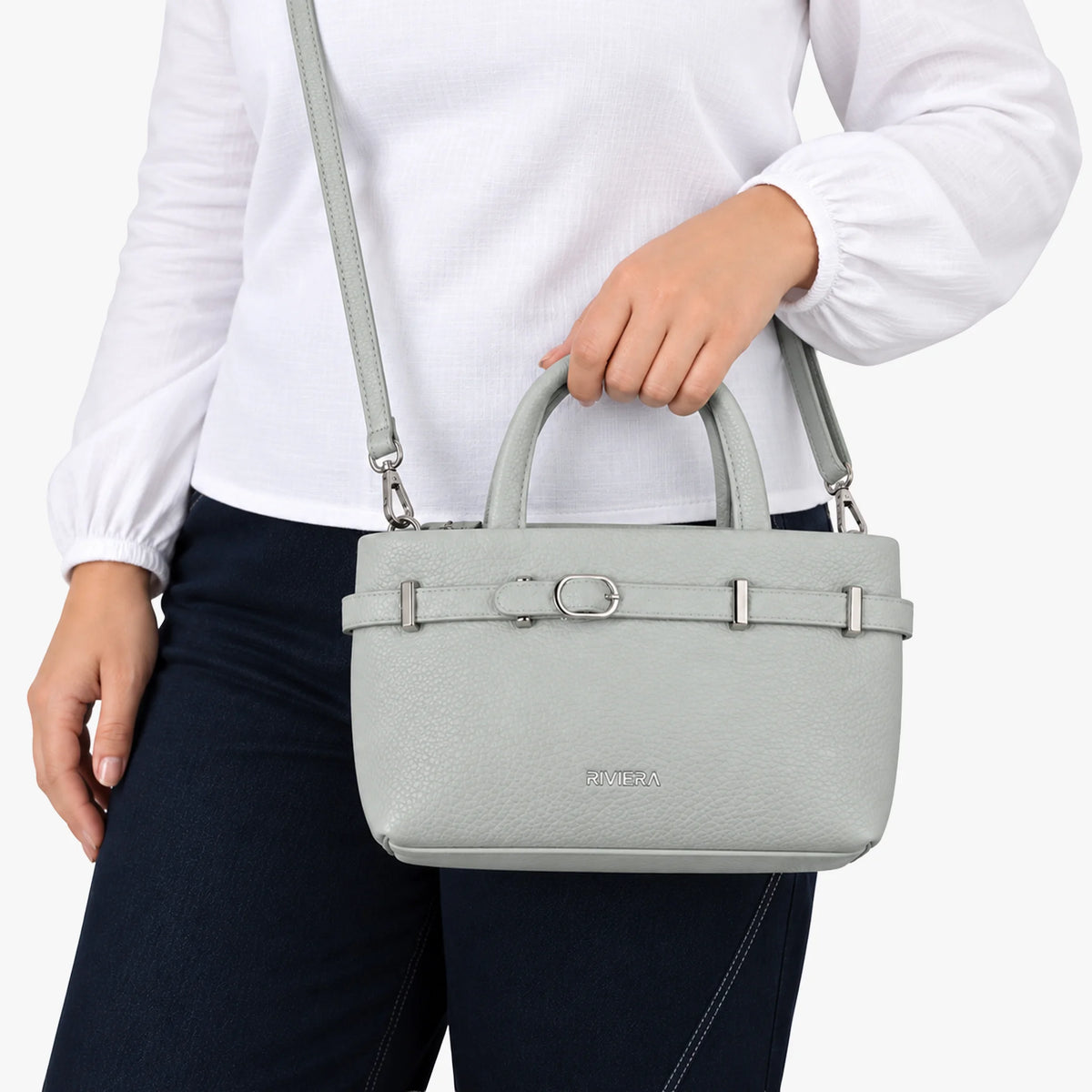 Bolso de mano color gris con correa ajustable para mujer