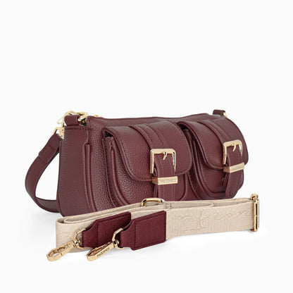 Bolso pequeño de hombro en color vinotinto con 2 correas removibles