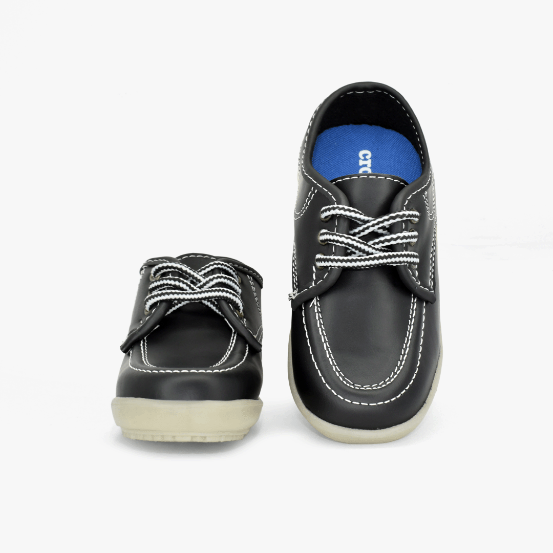 Zapato Croydon colegial unisex en color negro