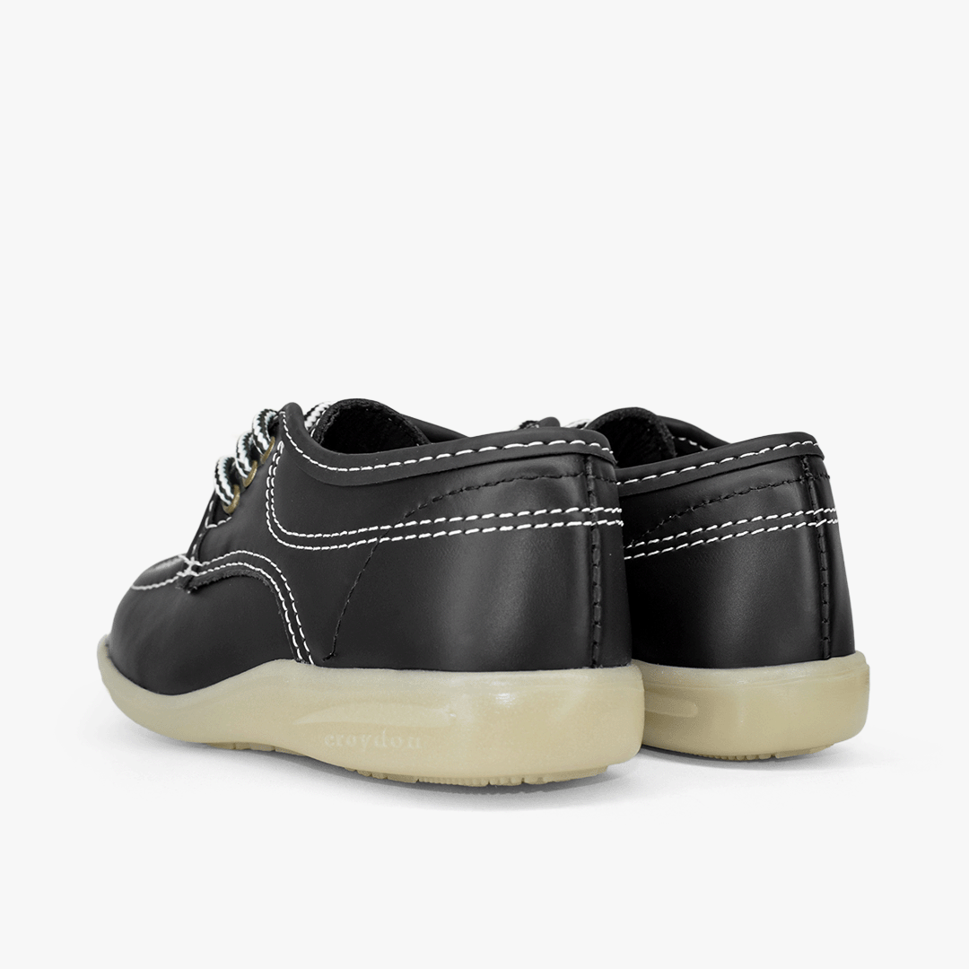 Zapato Croydon colegial unisex en color negro