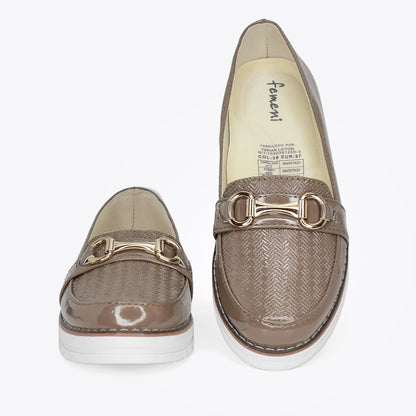 Mocasines para mujer en color taupe