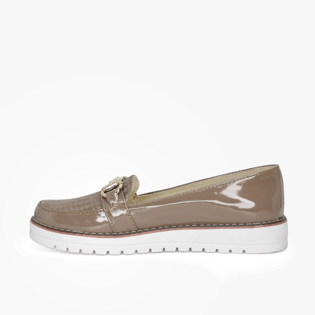 Mocasines para mujer en color taupe