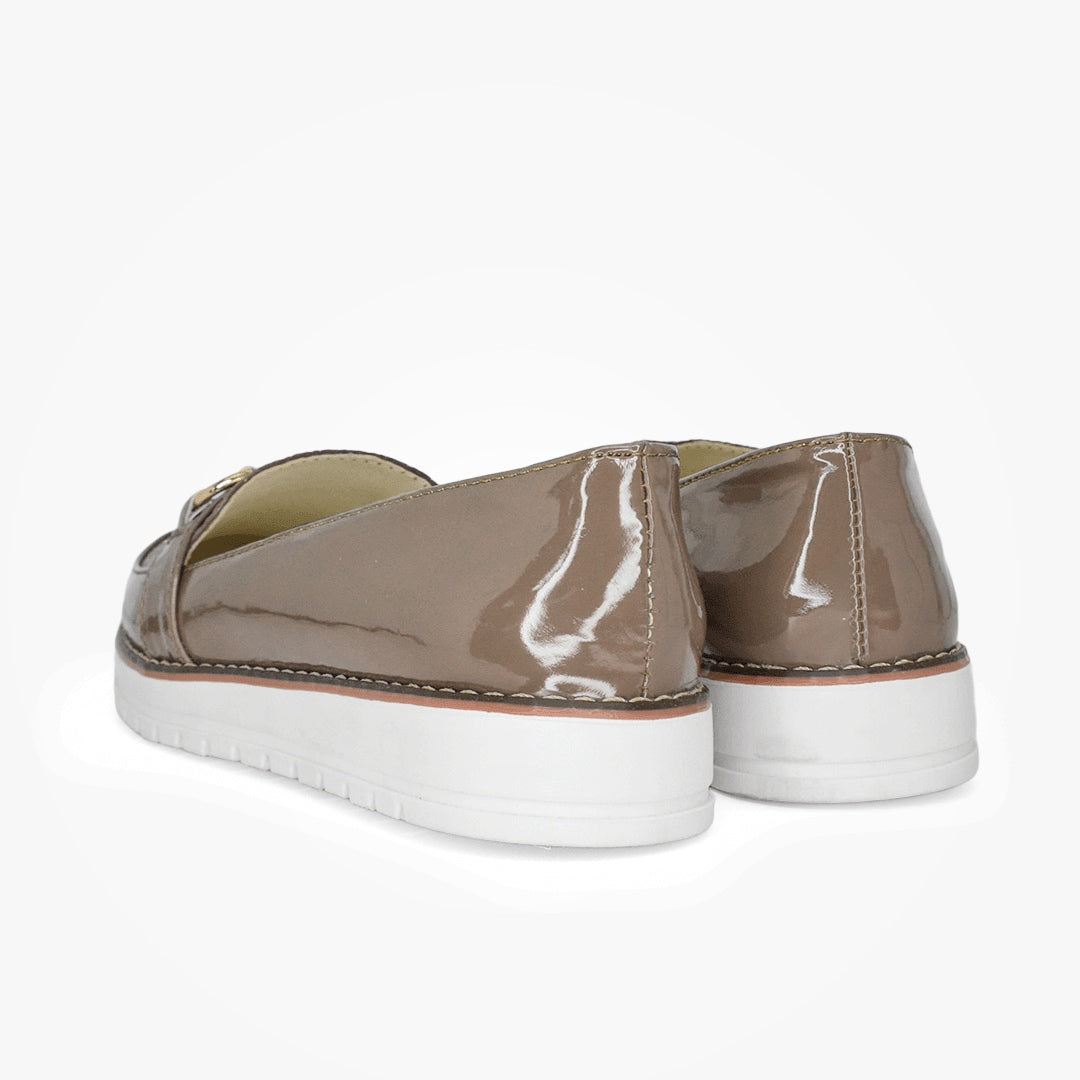 Mocasines para mujer en color taupe