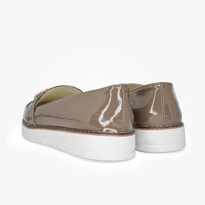 Mocasines para mujer en color taupe