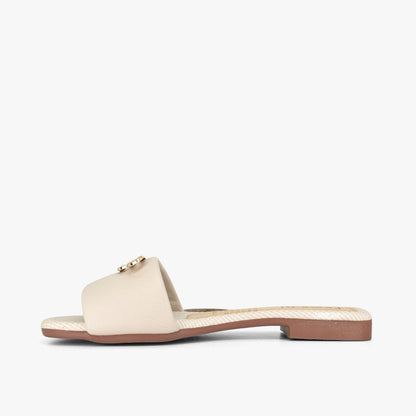 Sandalias plana para mujer en color avellana