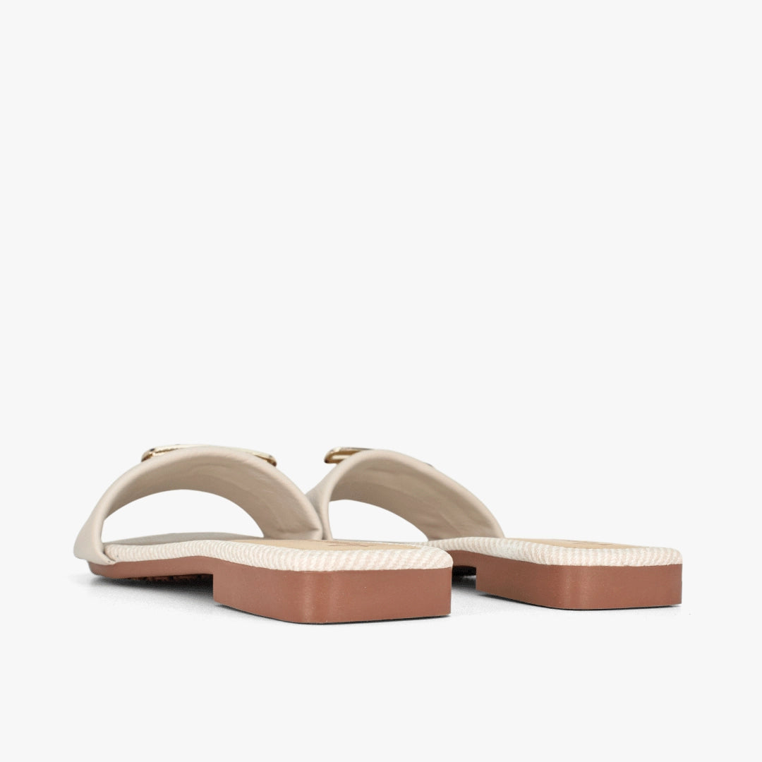 Sandalias plana para mujer en color avellana