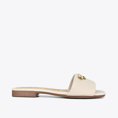 Sandalias plana para mujer en color avellana