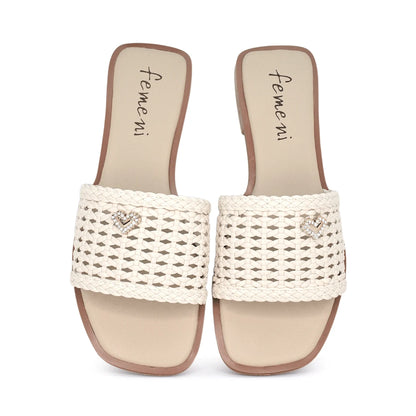 Sandalias plana para mujer en color beige crema