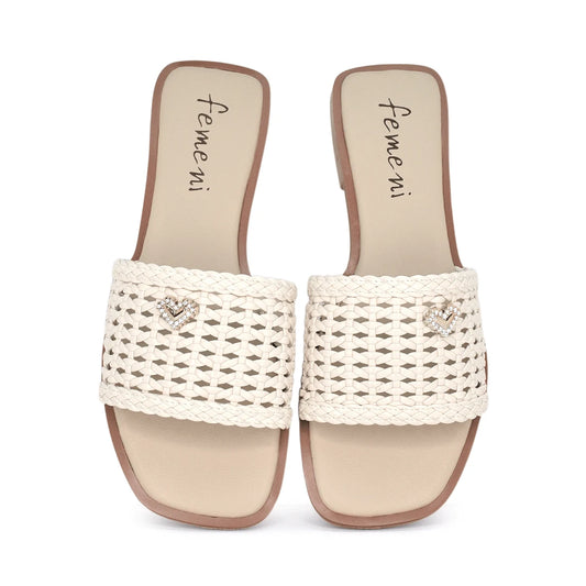 Sandalias plana para mujer en color beige crema