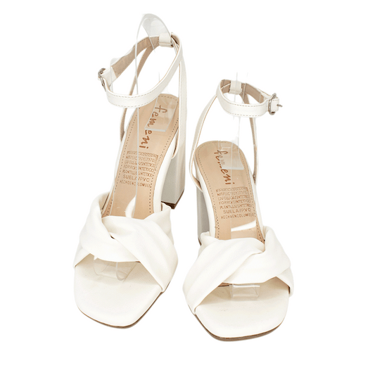Sandalias con tacón para mujer en color talco