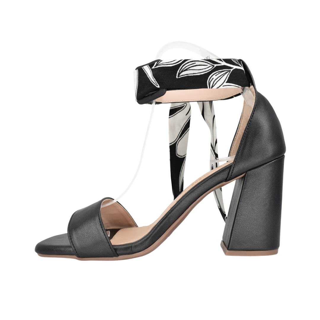 Sandalias con tacón para mujer en color negro