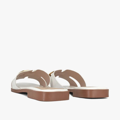 Sandalias planas para mujer en color talco
