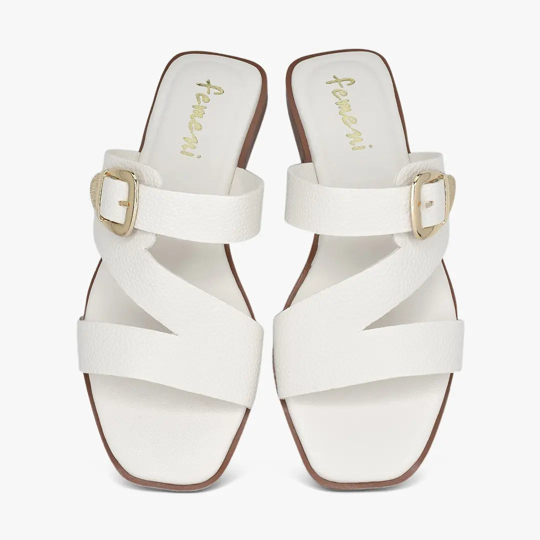 Sandalias planas para mujer en color talco