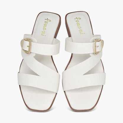Sandalias planas para mujer en color talco
