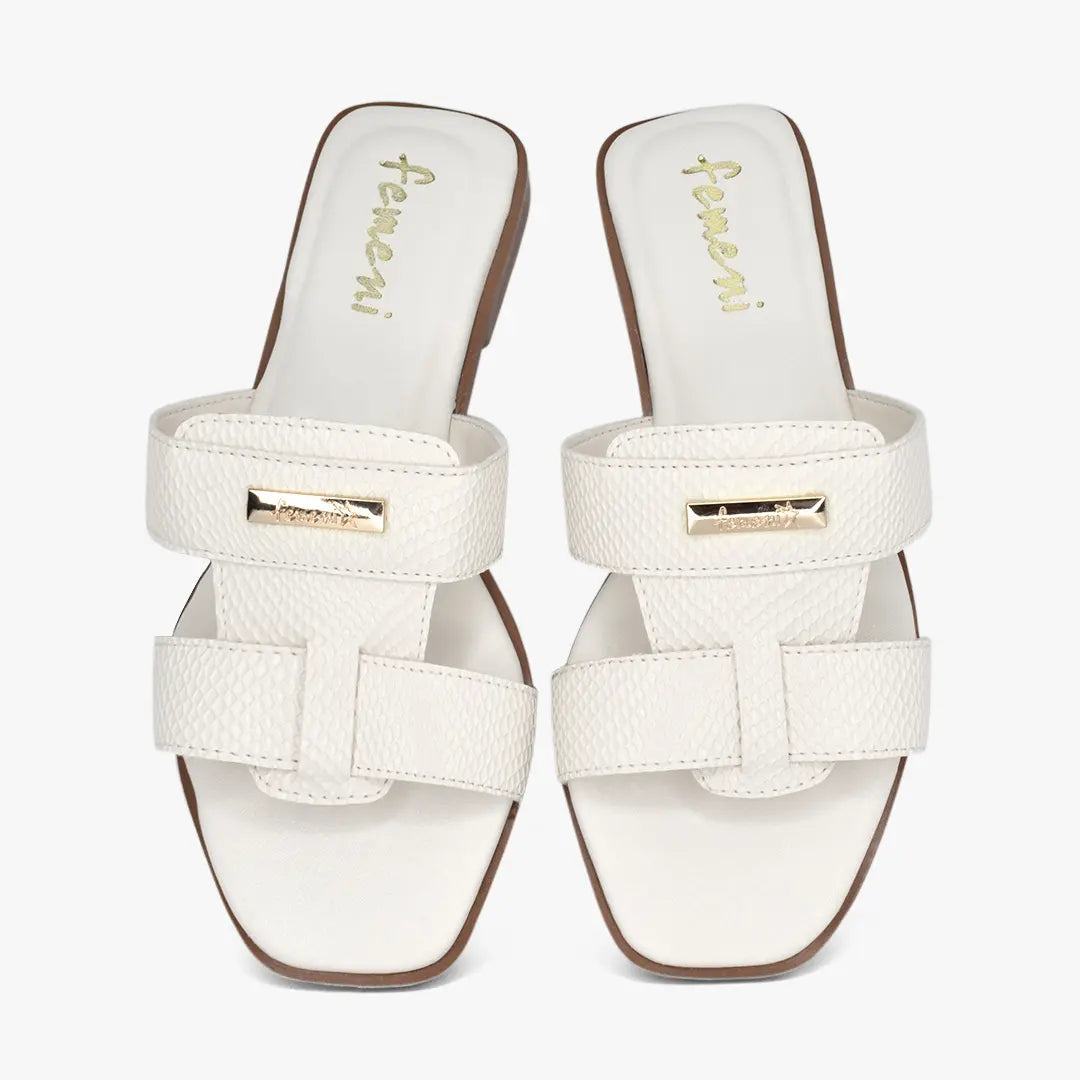Sandalias planas para mujer en color talco