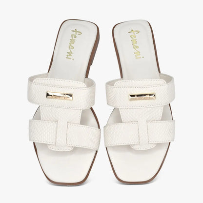 Sandalias planas para mujer en color talco