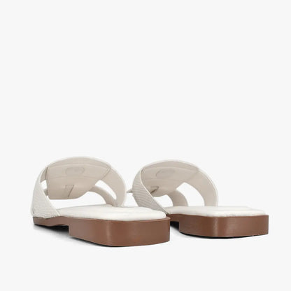 Sandalias planas para mujer en color talco