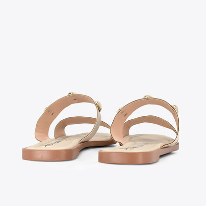 Sandalias plana para mujer en color almendra