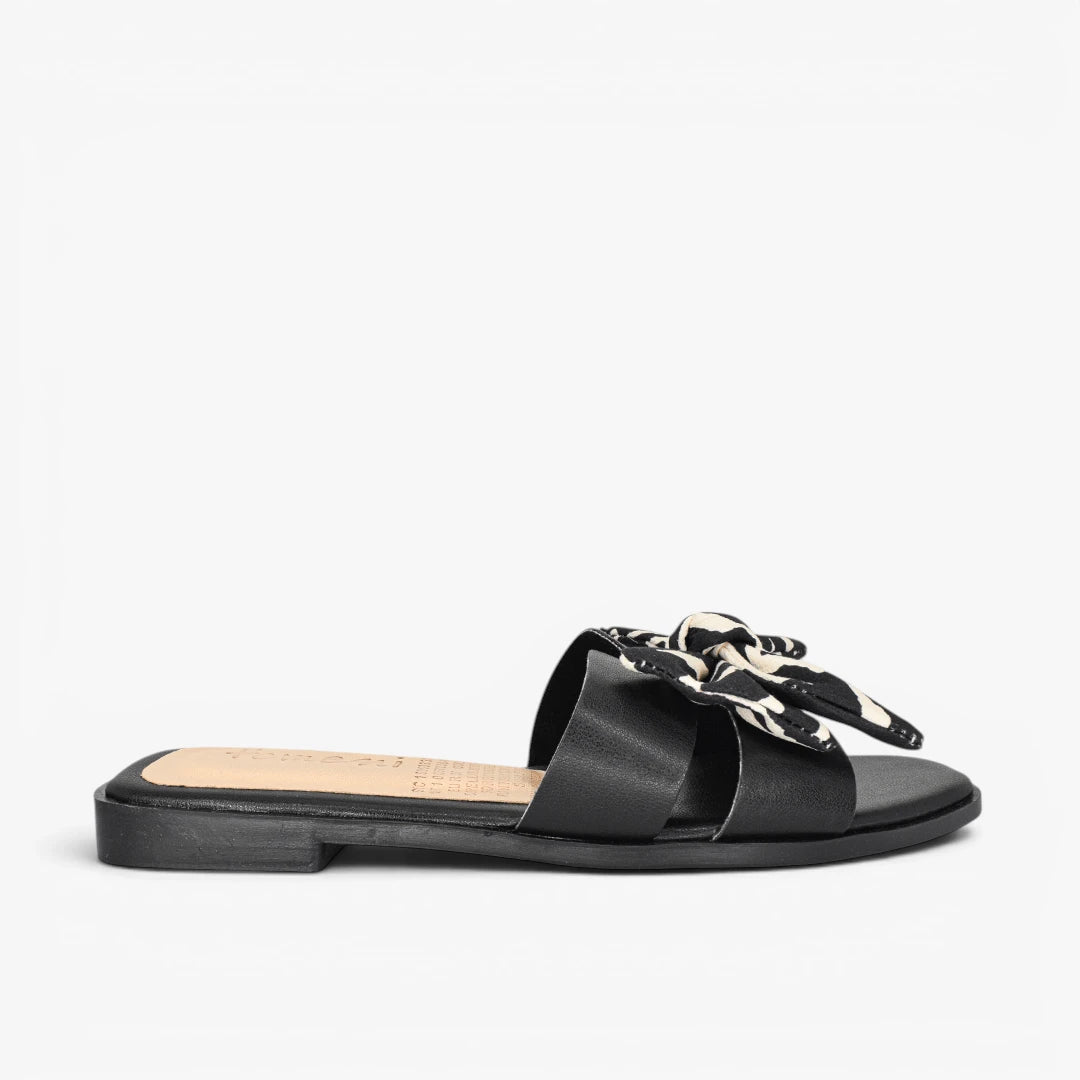 Sandalias planas para mujer en color negro