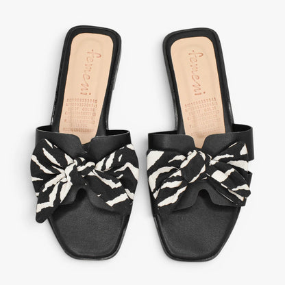 Sandalias planas para mujer en color negro