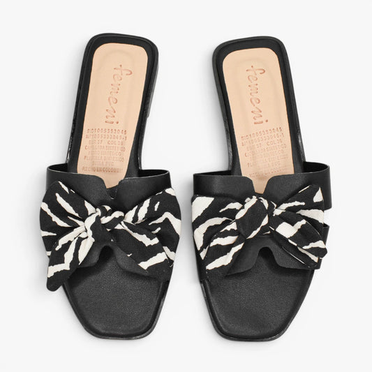Sandalias planas para mujer en color negro