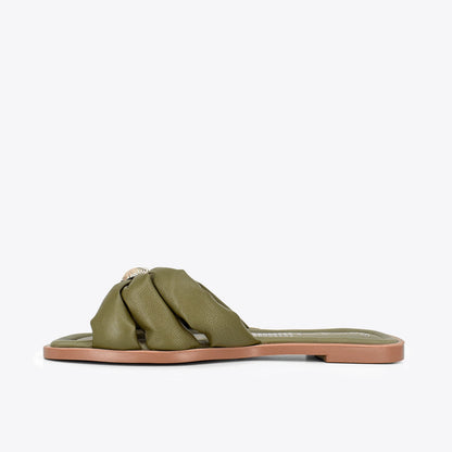 Sandalias plana para mujer en color oliva