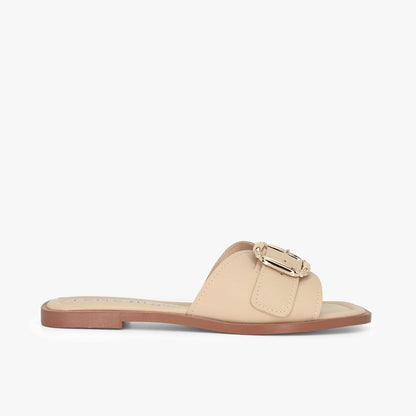 Sandalias plana para mujer en color roble