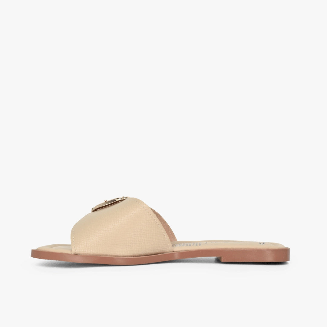 Sandalias plana para mujer en color roble