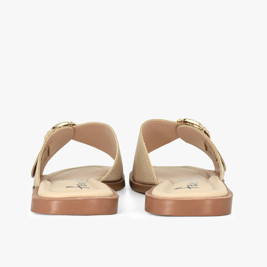 Sandalias plana para mujer en color roble