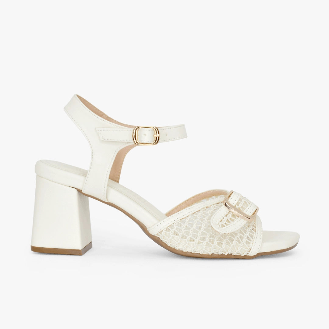 Sandalia con tacón para mujer en color talco