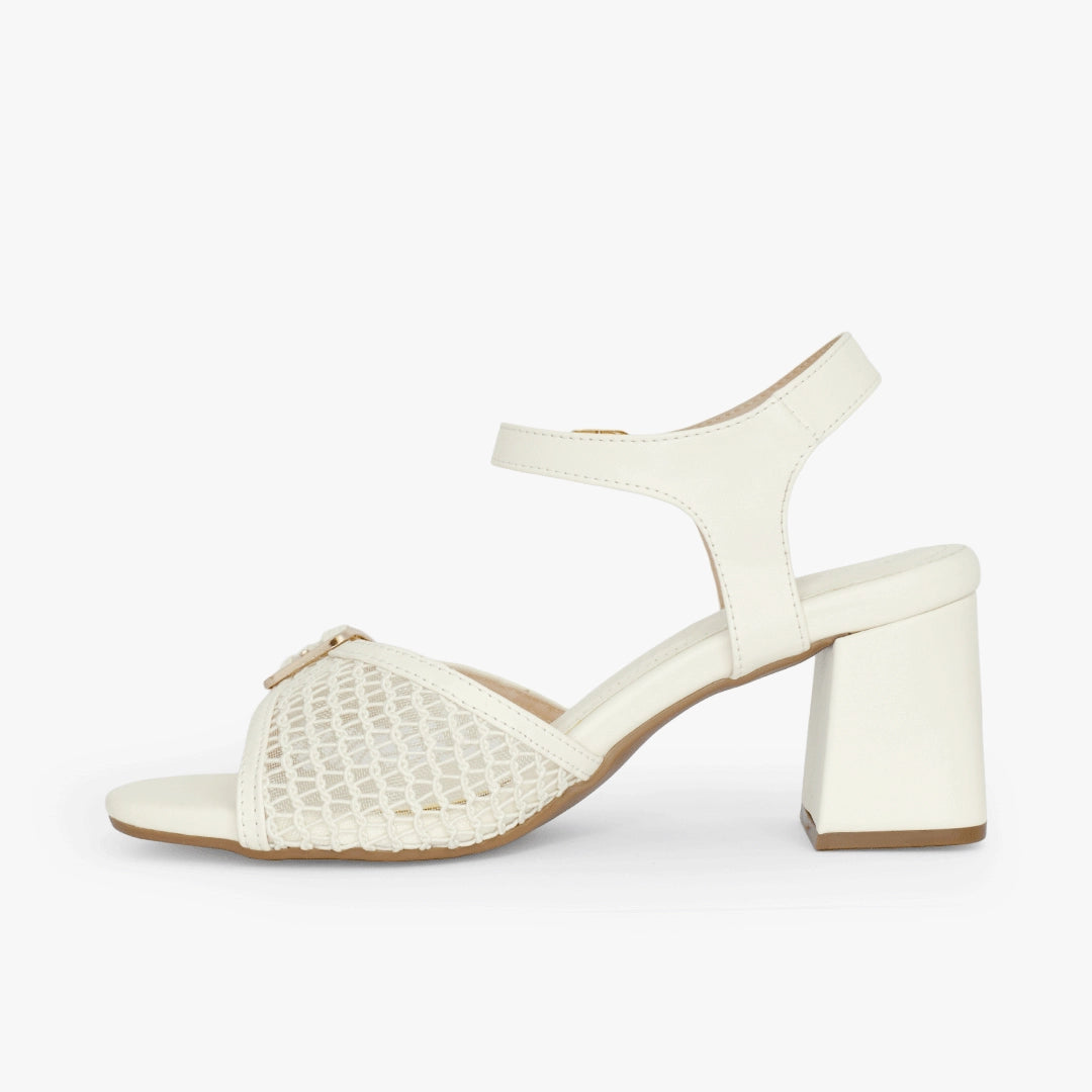 Sandalia con tacón para mujer en color talco