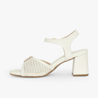 Sandalia con tacón para mujer en color talco