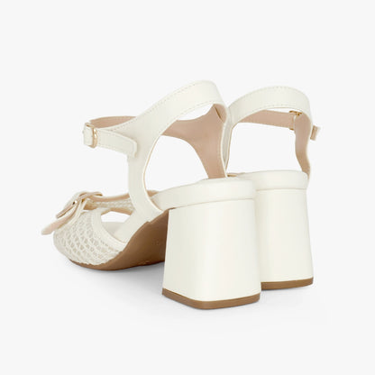 Sandalia con tacón para mujer en color talco
