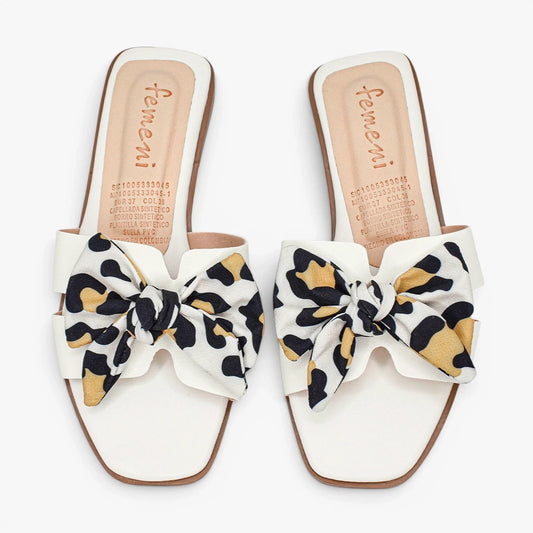 Sandalias planas para mujer en color talco
