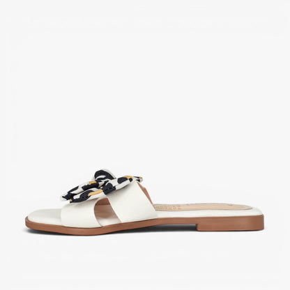 Sandalias planas para mujer en color talco