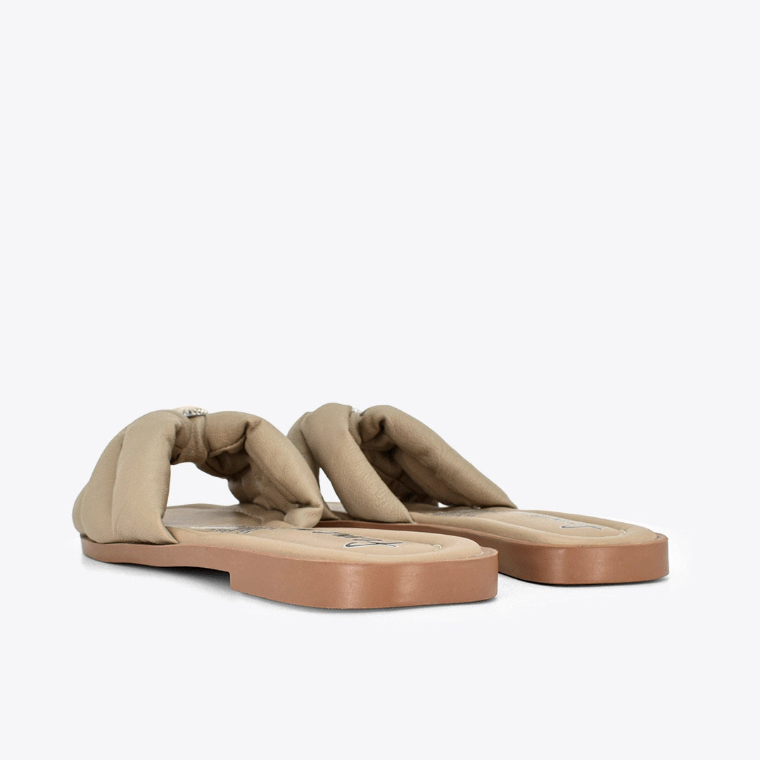 Sandalias plana para mujer en color taupe