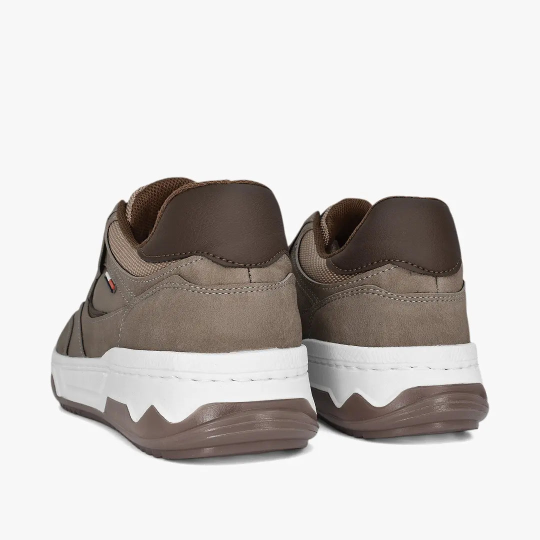 Tenis para hombre en color chocolate