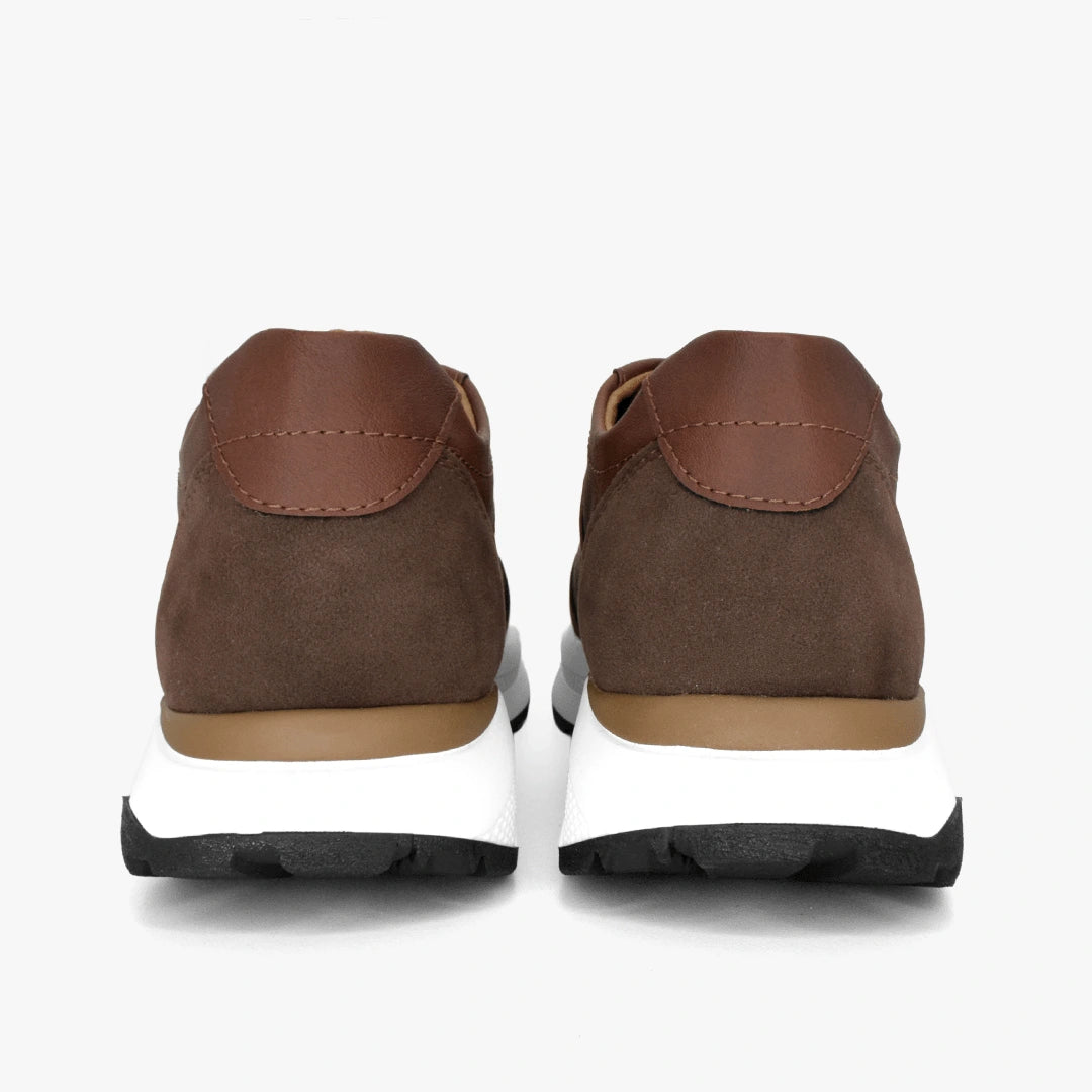 Tenis para hombre en color caramelo