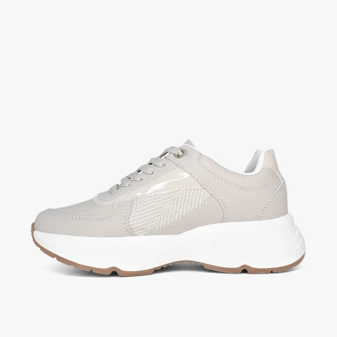 Tenis para mujer en color almendra