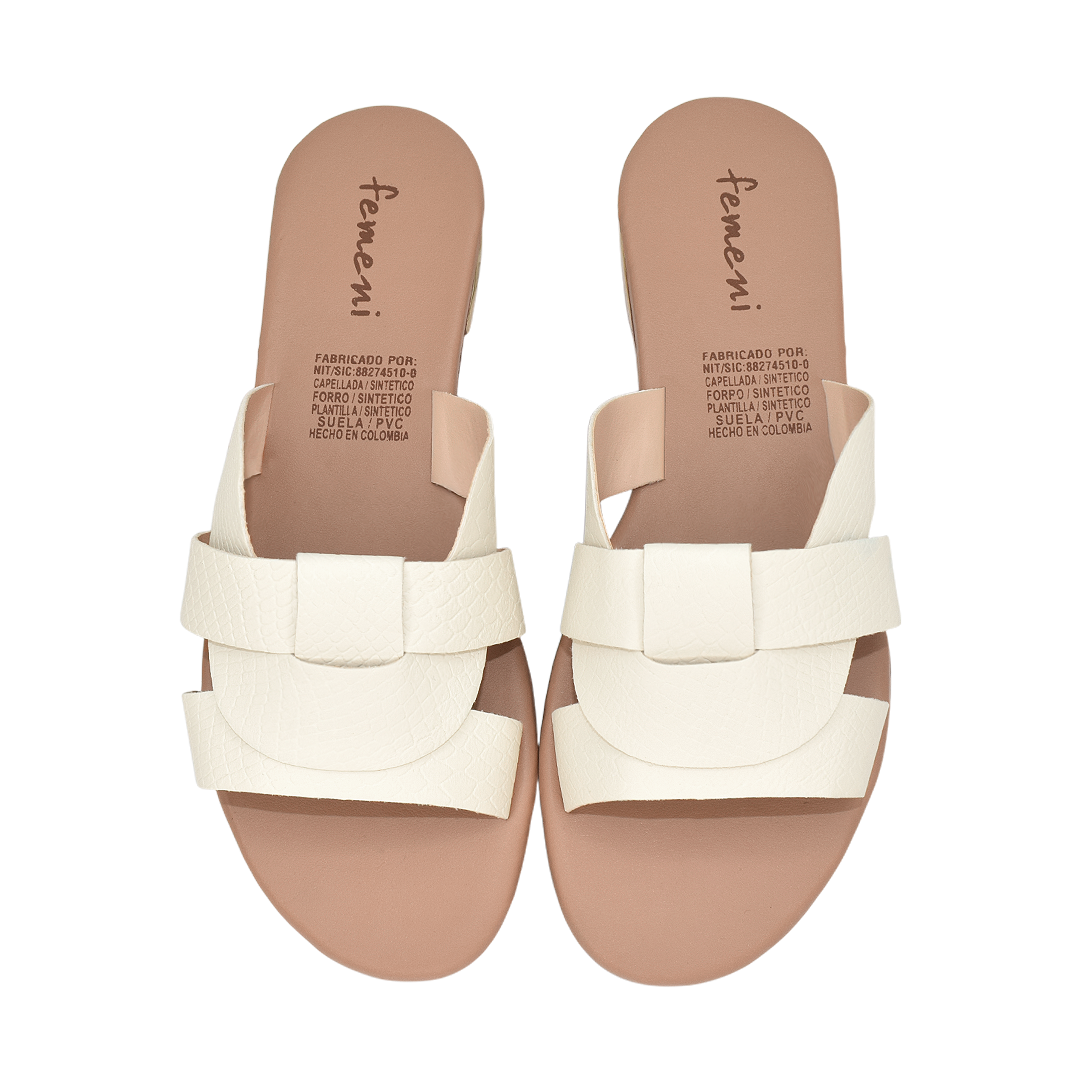 Sandalias planas para mujer en color talco