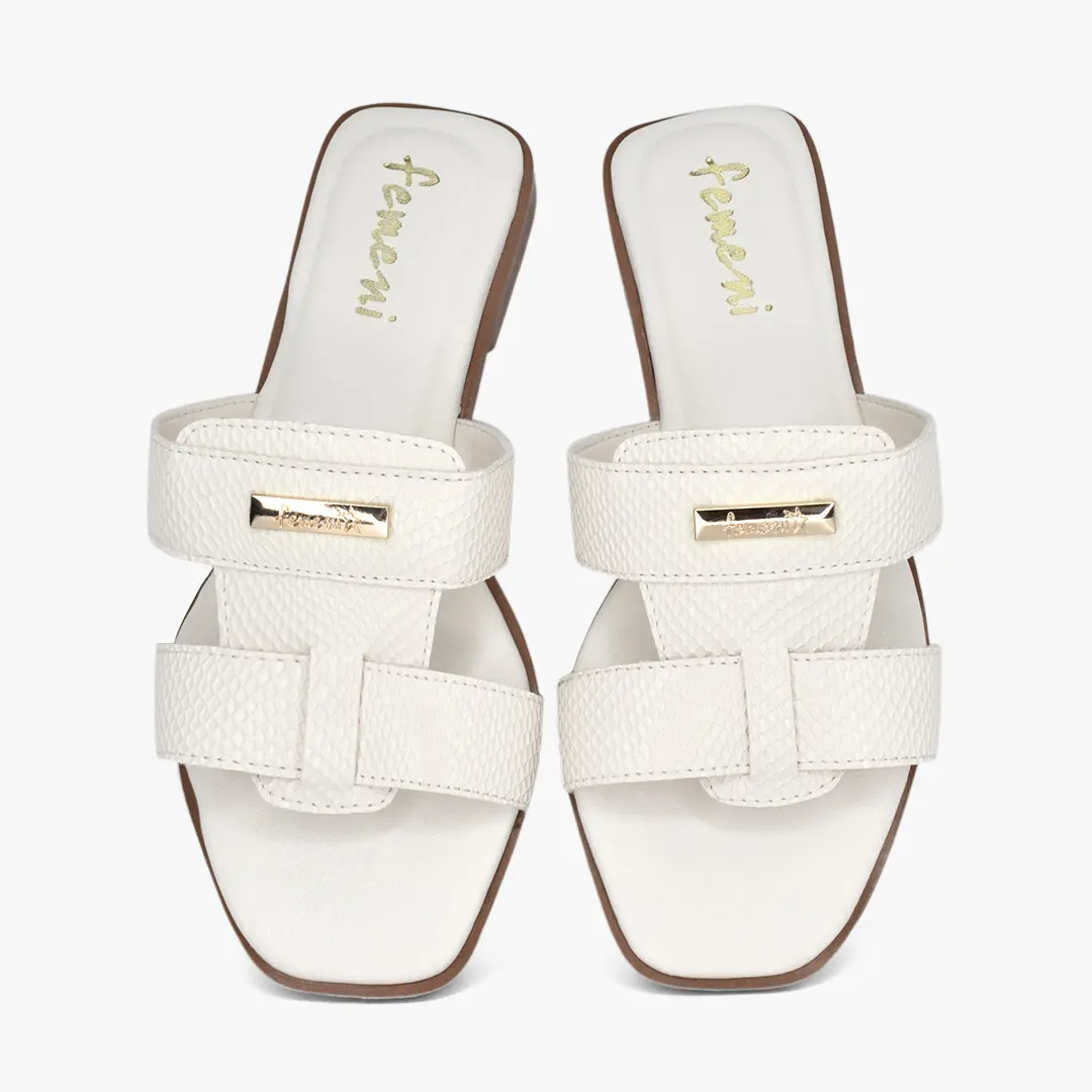Sandalias planas para mujer en color talco