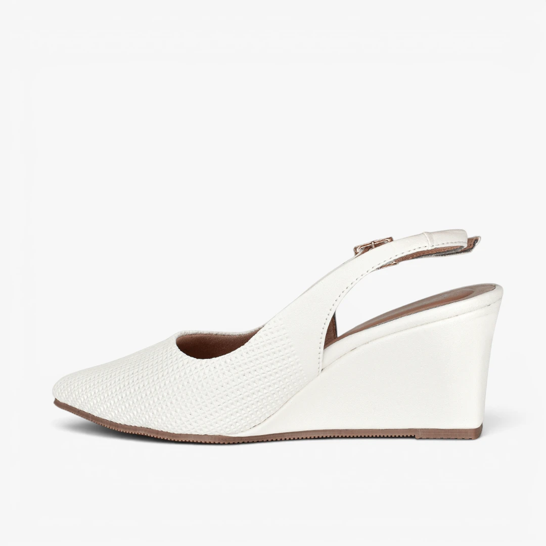 Tacones para mujer en color talco - Imagen 3
