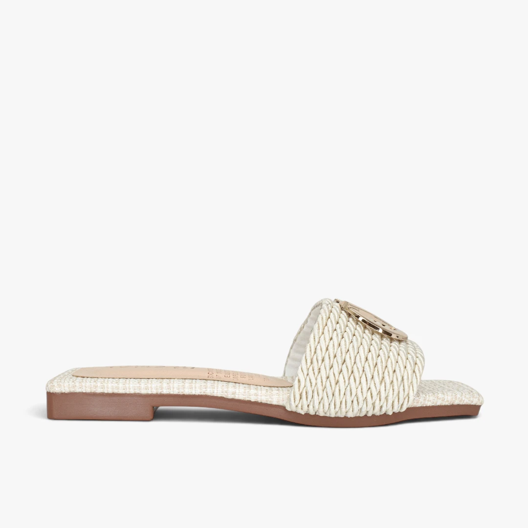 Sandalias planas para mujer en color talco - Imagen 2